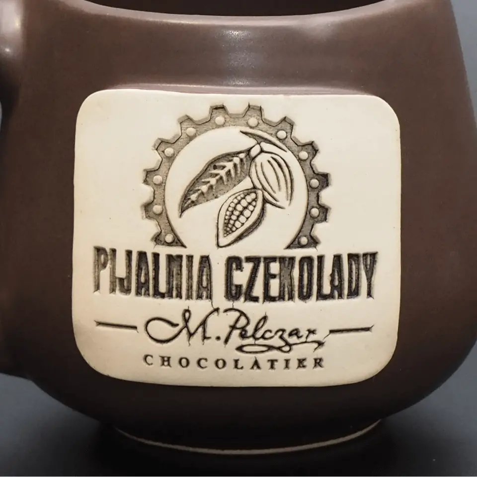 Odwzorowanie loga firmy M.Pleczar pijalnia czekolady na kubku produkcji fmceramika
